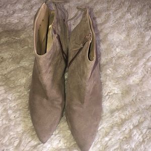 ♥️STUART WEITZMAN ANKLE BOOTIE